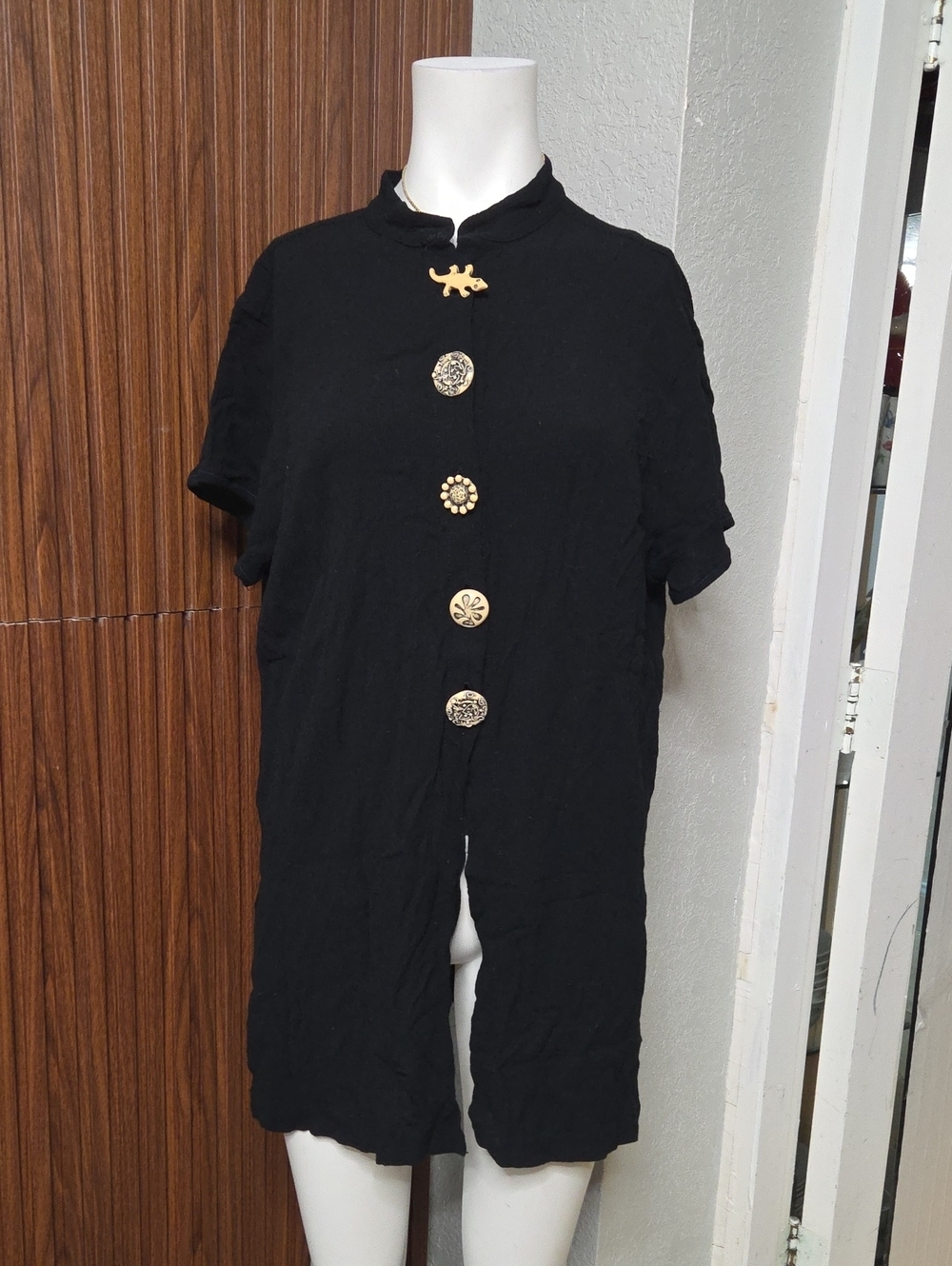 Black Short-Sleeve Tunic with Gold Decorative Buttons Xlarge Sz.[1973].